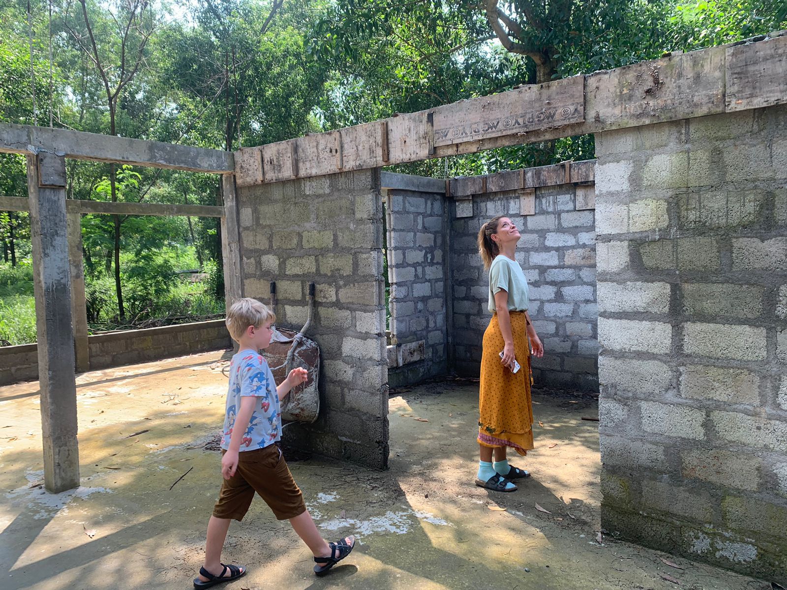 Visiting the primate centre construction